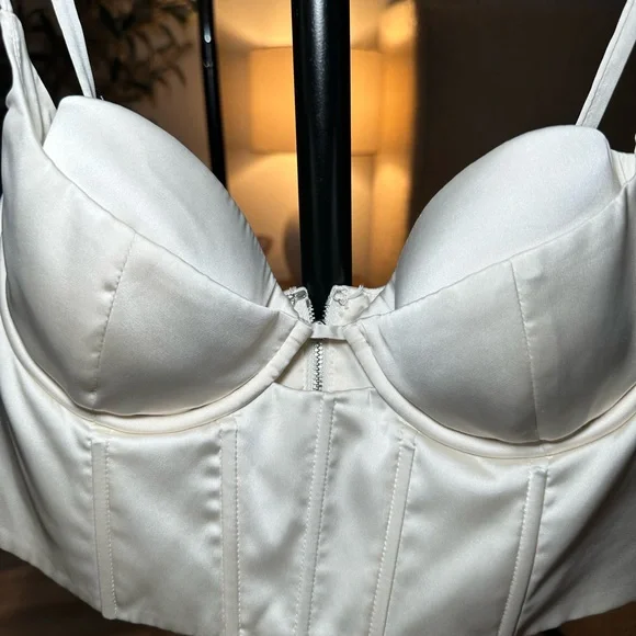 Oh Polly Influence Me Satin Cupped Corset Top in Ivory - Picture 3 of 5